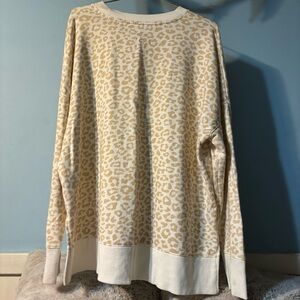 Time and Tru Cream and Tan Patterned Top